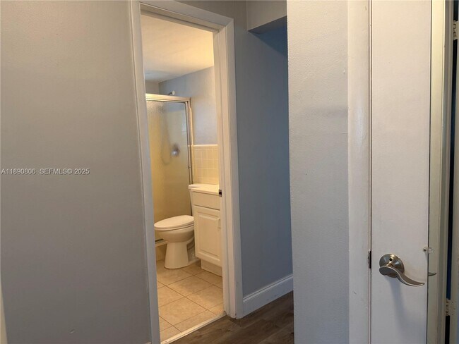 Building Photo - 2020 NE 51st Ct