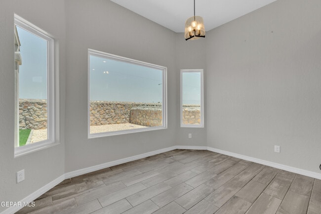 Building Photo - 544 La Entrada Cir