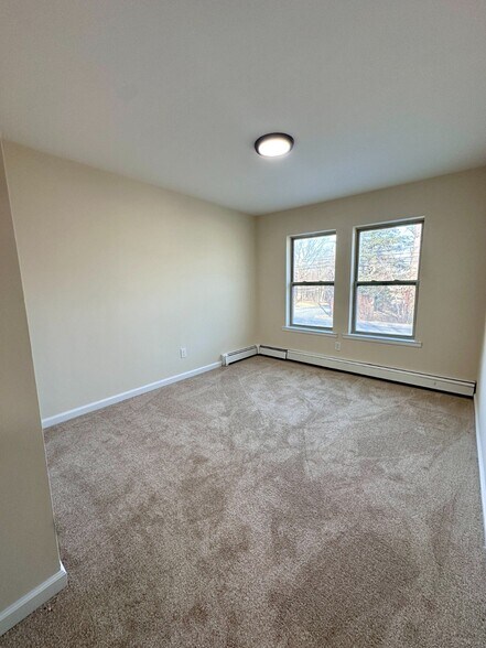 Building Photo - 1290 Islip Ave