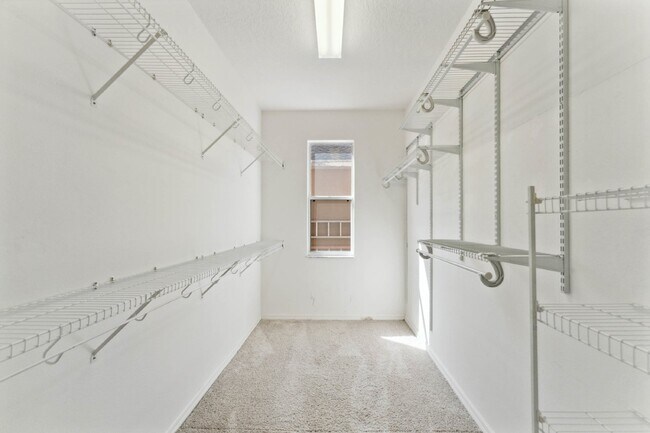 Building Photo - Move-in Ready Home with 2 Car Garage in Desirable Summerport Community!