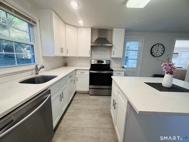 Building Photo - 37 Weed St