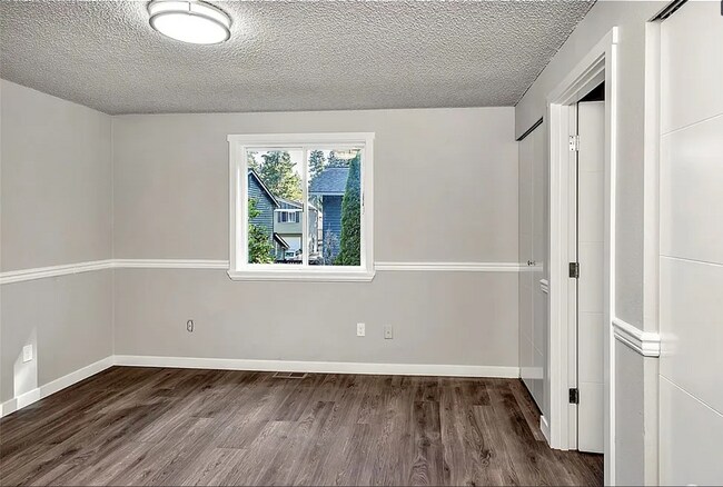 Building Photo - 4 bedroom delightful craftsman home in Cov...