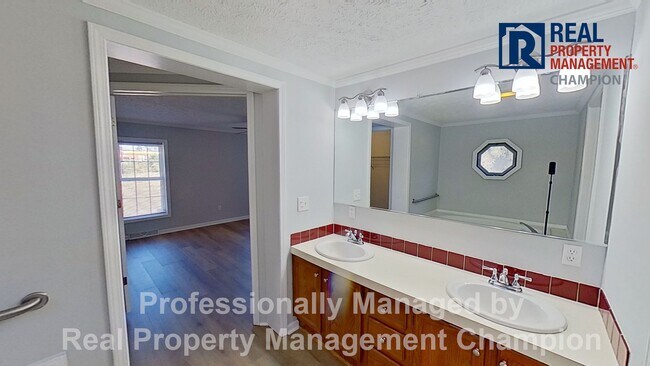 Building Photo - Spacious 3 BD/2.5 BA Home w/New Flooring and Fresh Paint