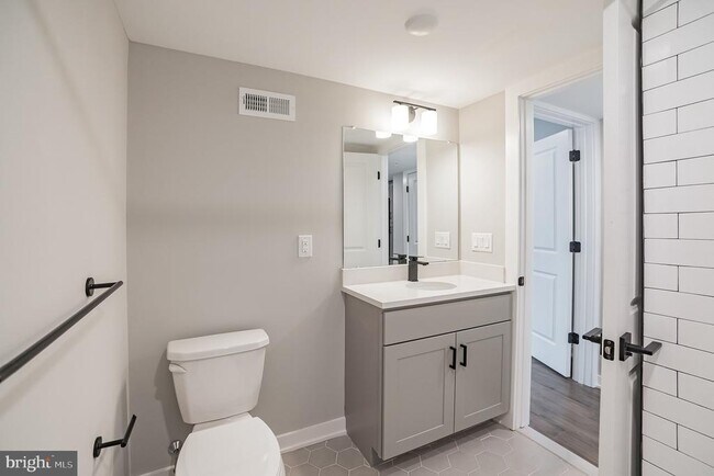 Building Photo - 2410 Clifford St