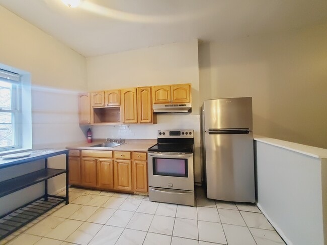 Building Photo - 366 Forrest St