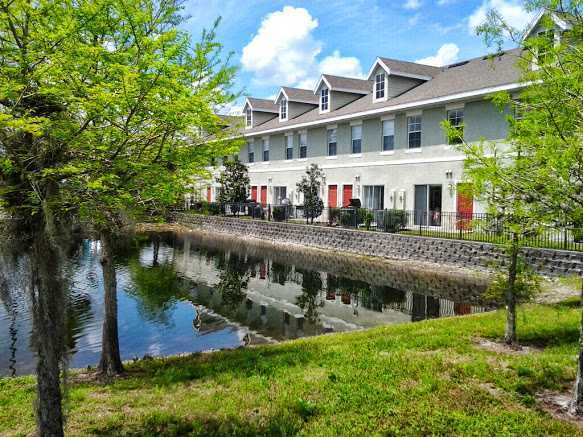 Building Photo - Beautiful Furnished 2/2.5  Pool View Condo x Rent Close to Universities.