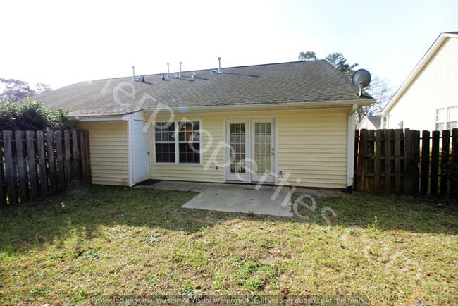 Building Photo - Lovely patio home in the heart of Lexington