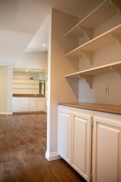Building Photo - 40588 Clover Ln