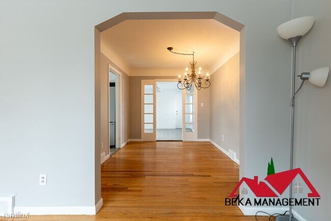 Building Photo - 3 br, 1.5 bath House - 22600 Outer Dr