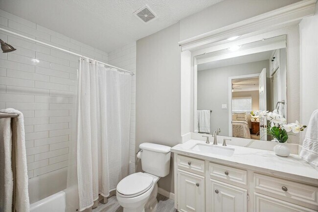 Building Photo - 1122 Daria Dr