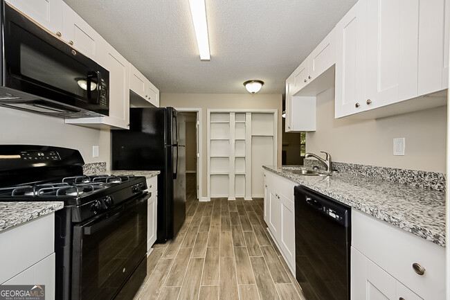 Building Photo - 2877 Old S Dr