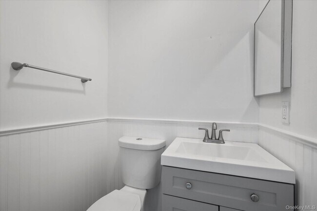 Building Photo - 220 Montauk Hwy