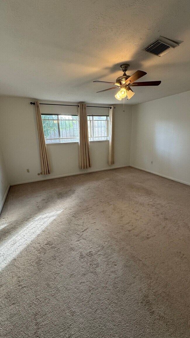 Building Photo - 9207 Portal Dr