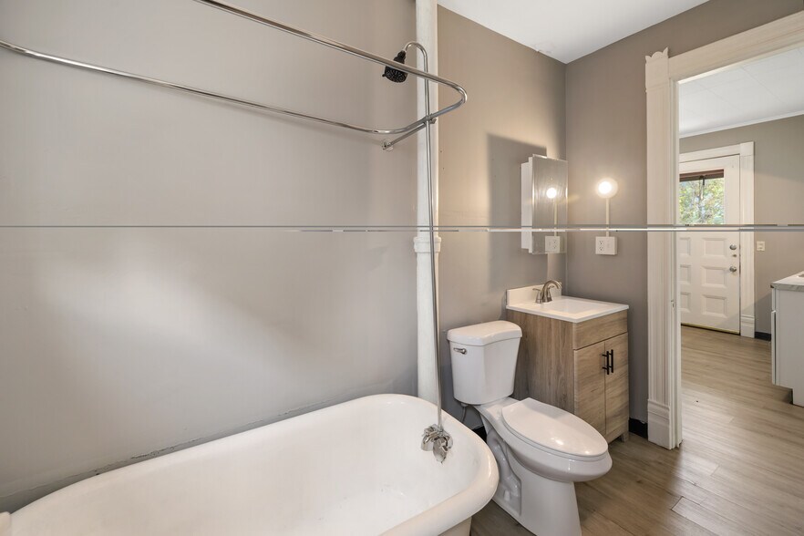 Bathroom - 115 E Yates St