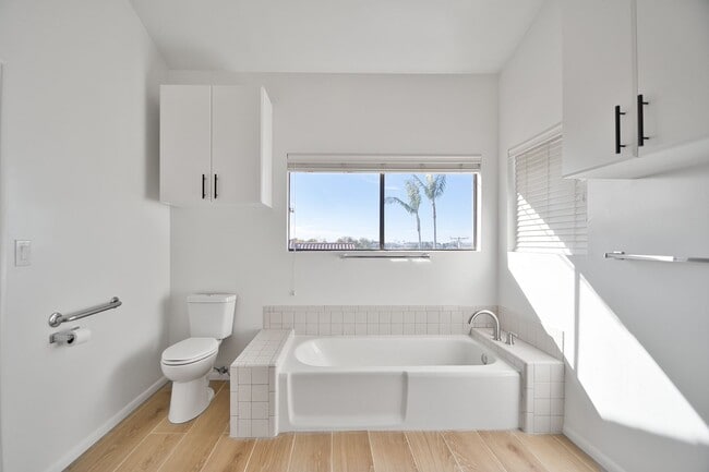 Building Photo - 4 Bedroom Home on Cul de Sac in Hermosa Beach ** Coming soon 4/21/2026**