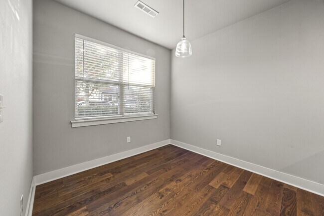 Building Photo - 2043 S Florida Way