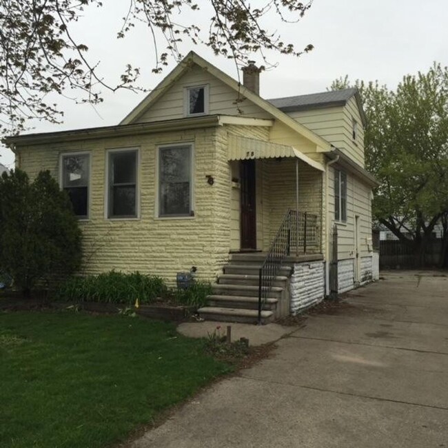 Primary Photo - 3 Bedroom 1 Bath home in Hazel Park