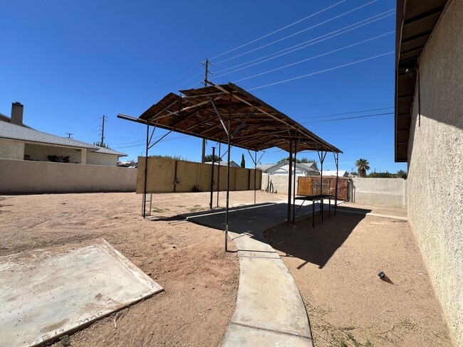 Building Photo - 3 Bedroom 2 Bathroom House with RV Parking...