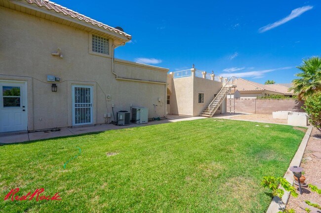 Building Photo - Spacious 6 Bedroom Home with a Balcony!