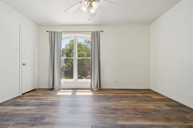 Building Photo - 1106 Redbird Dr