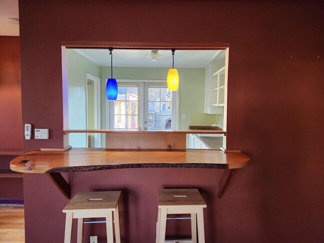 Building Photo - zoeb01