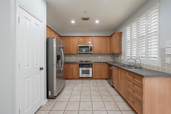 Building Photo - 203 W Sundance Cir