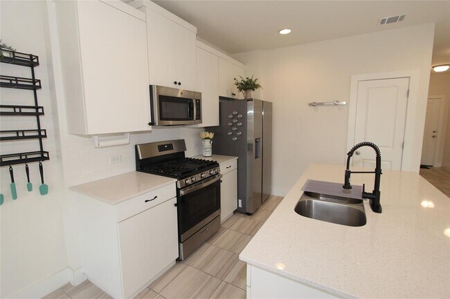 Building Photo - 131 Furlong Dr