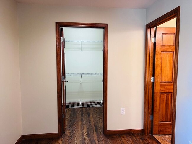 Building Photo - 2 bed 1.5 Bath Single Family Home