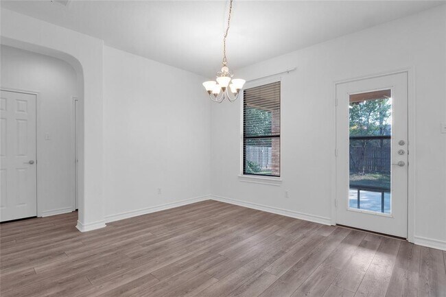 Building Photo - 10217 English Oak Dr