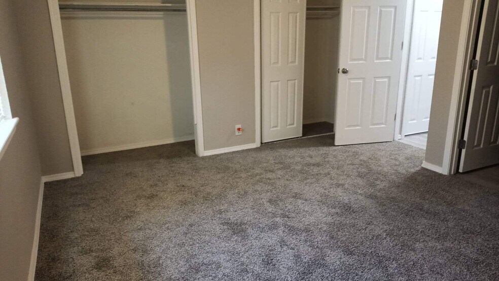 Building Photo - 4408 S Cypress Ave