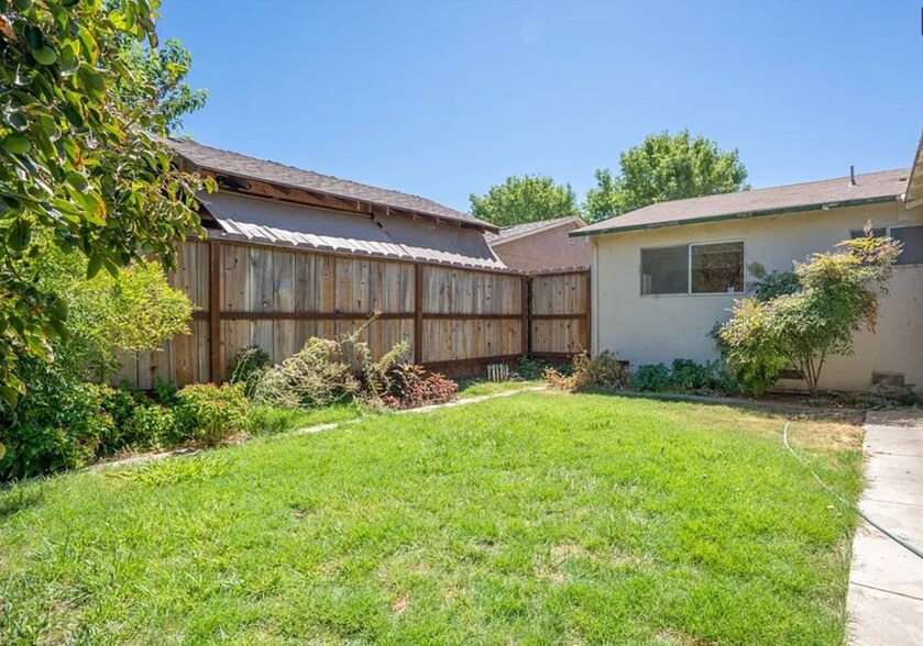 Building Photo - 976 Granada Cir