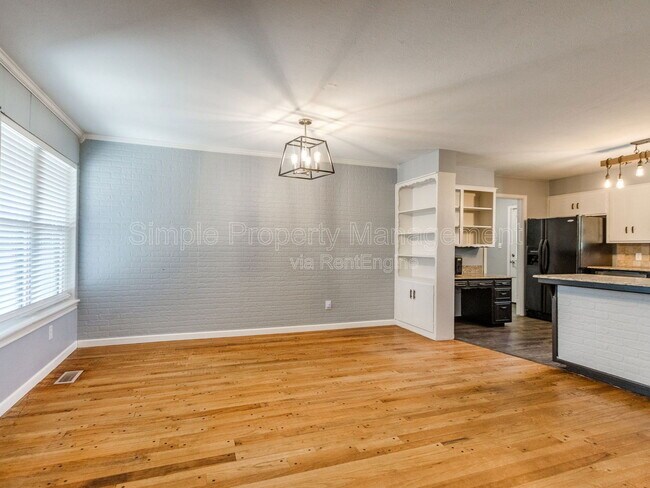 Building Photo - 2711 Ridgeview Dr