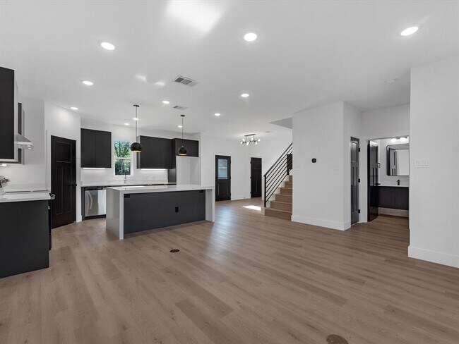 Building Photo - 10732 Twin Oak Dr