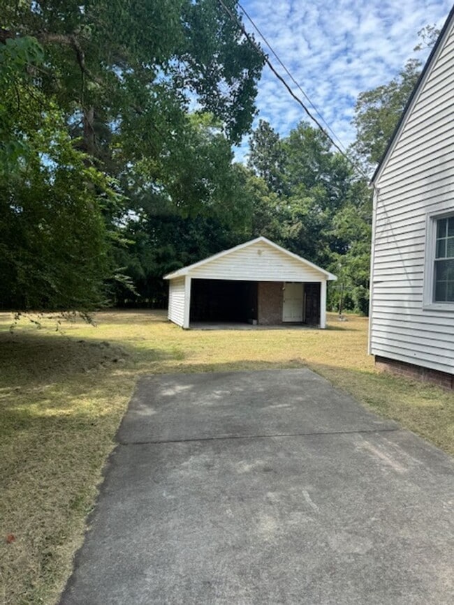 Building Photo - 1308 Holman St