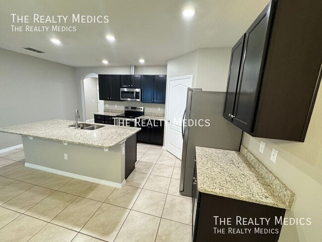 Building Photo - 404 Tanglewood Dr