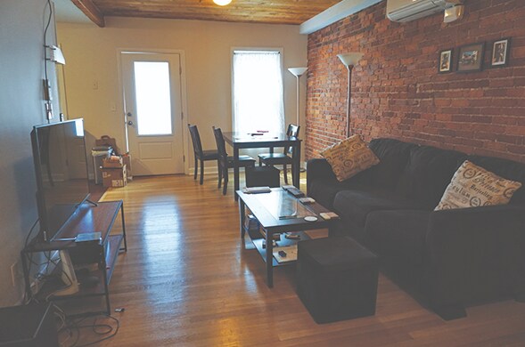 Building Photo - 166 Broadway