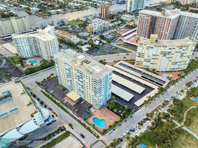 Building Photo - 305 N Pompano Beach Blvd