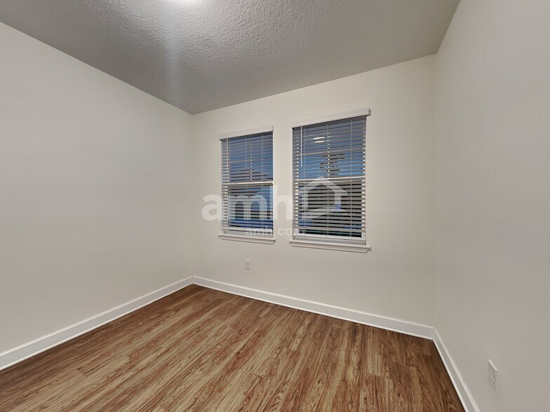 Building Photo - 313 Pine Terrace Dr