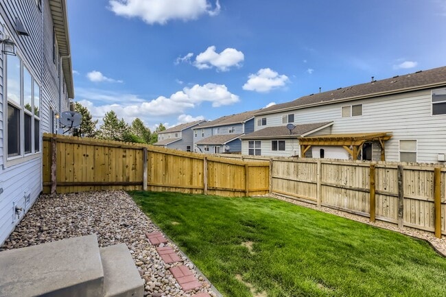 Building Photo - 3 Bedroom 3 Bathroom in Northglenn!