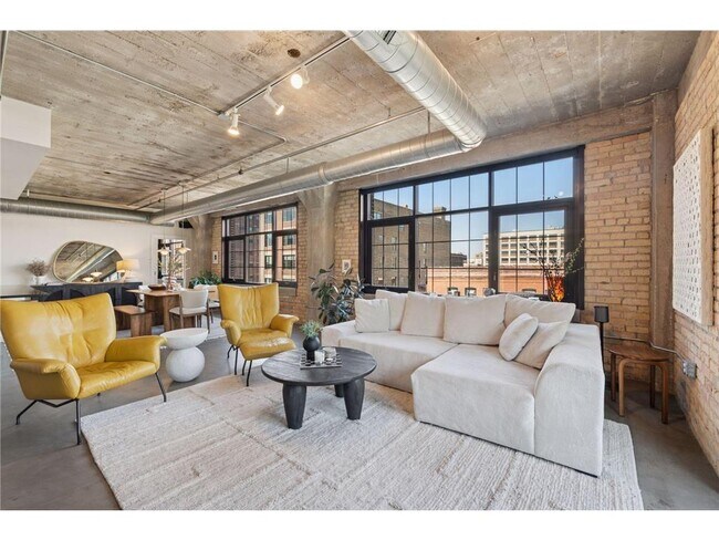 Building Photo - 525 N 3rd St