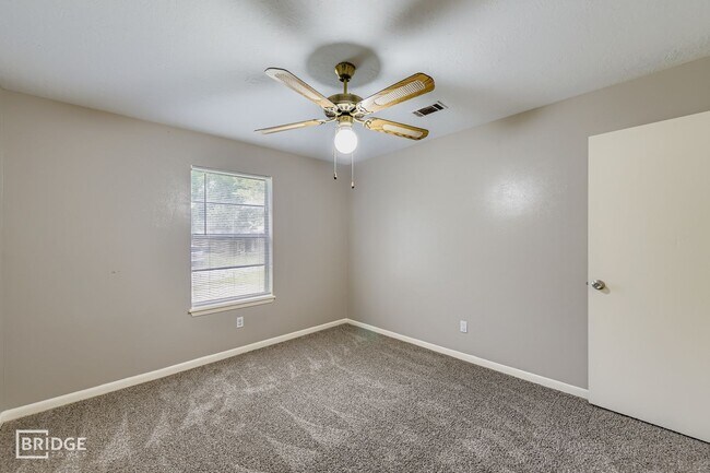 Building Photo - 1611 Hazelwood St