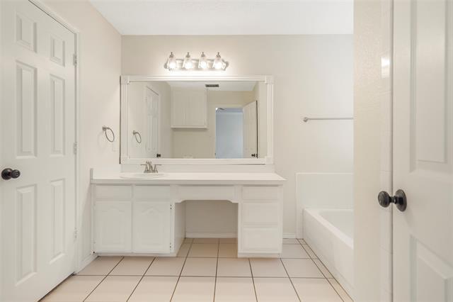 Building Photo - 926 Meadow Cir S