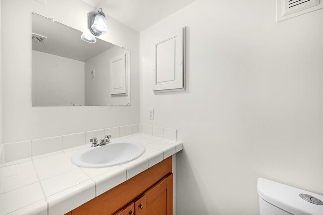 Building Photo - Two Bed 2 Bath Single Family Home Close to...