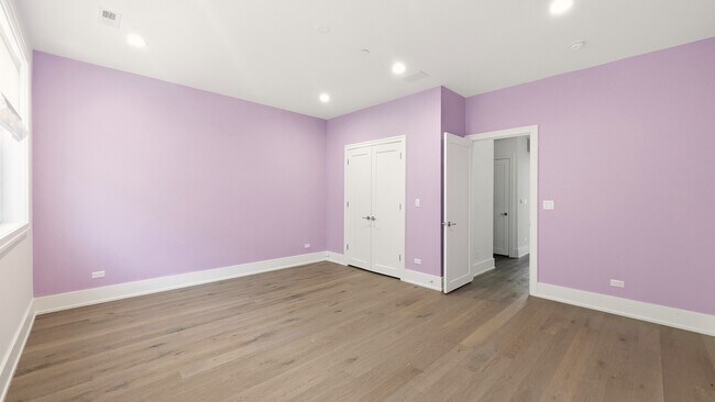 Building Photo - 6227 S Ellis Ave