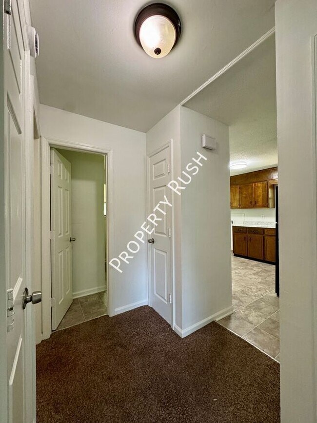 Building Photo - 555 E Garden Farm Rd