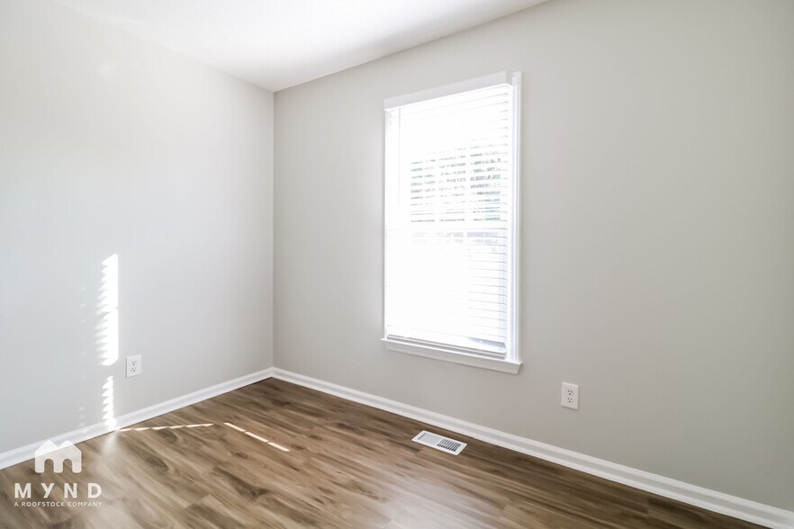 Building Photo - 1084 Holly Pointe Dr