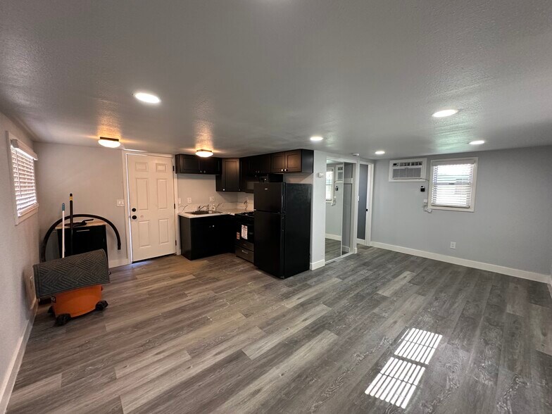 Building Photo - 814 Edgar Ave