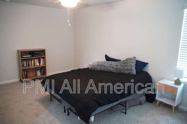 Building Photo - 289 Greenbay St