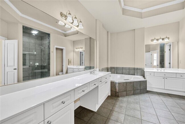 Building Photo - 1022 Emory Parc Pl