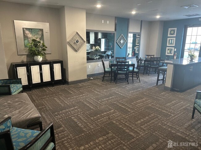 Building Photo - 88 Roosevelt Ave